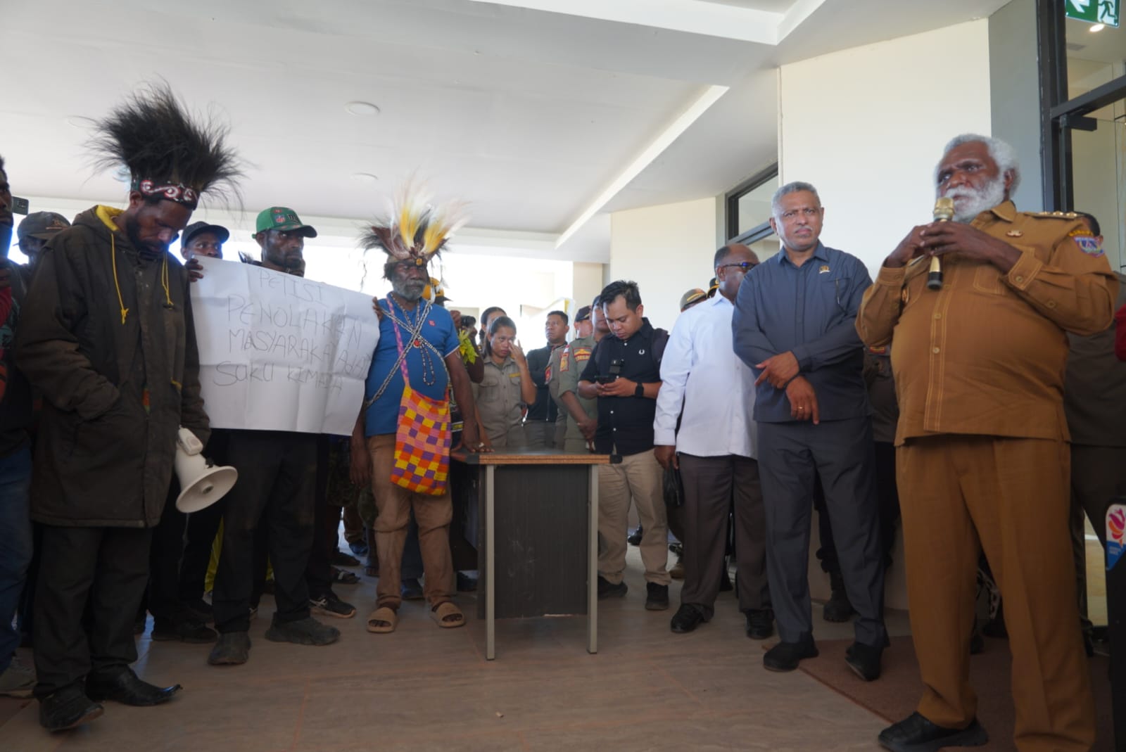 Terima Massa Demo, Wagub Dukung Penolakan Peternakan di Kimaam
