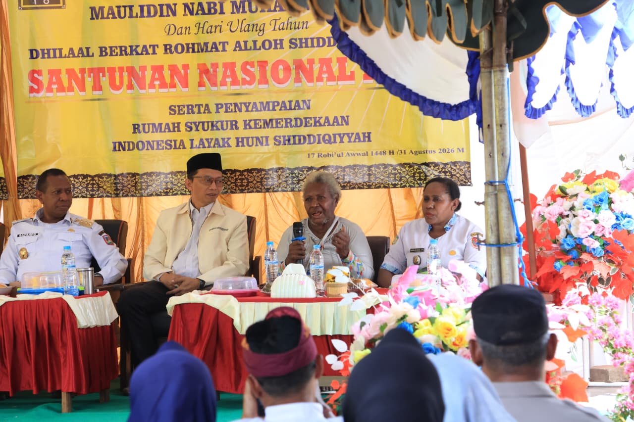 Gubernur Apolo Resmikan dan Serahkan Satu Unit Rumah Layak Huni