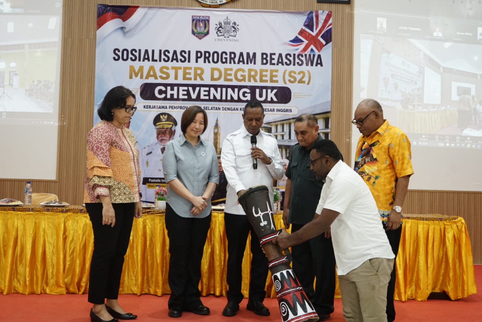 Gubernur Apolo Safanpo Buka Sosialisasi Beasiswa Magister di Inggris