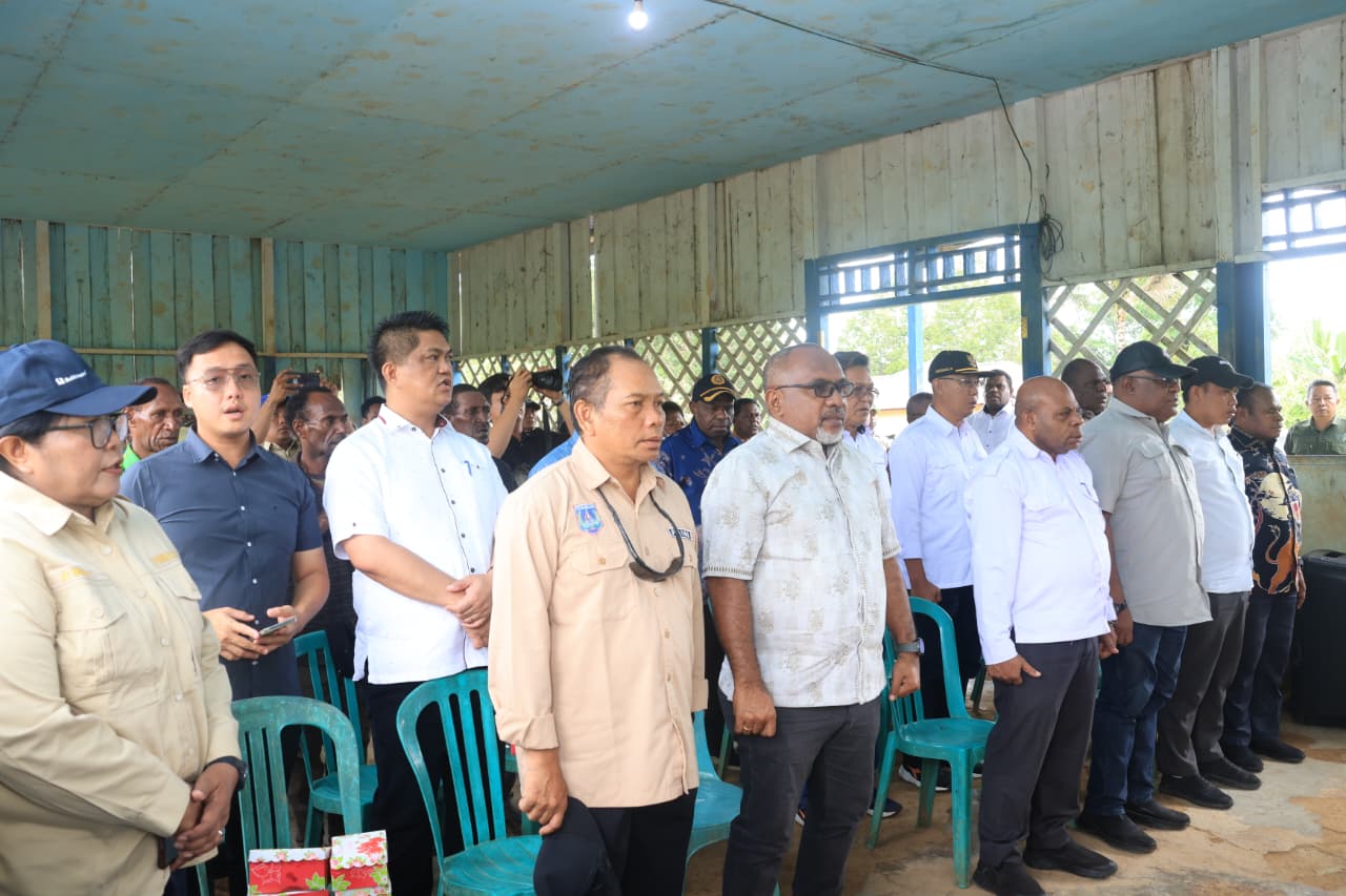 Gubernur Apolo Safanpo Dengar Aspirasi Warga Kali Kao, Tindak Lanjuti Permintaan Perumahan dan Kesehatan - Gambar 4