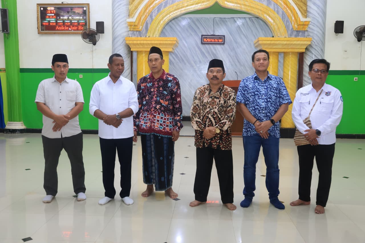 Gubernur Apolo Safanpo Serahkan Bantuan Keyboard untuk Muslimat NU Asiki - Gambar 1