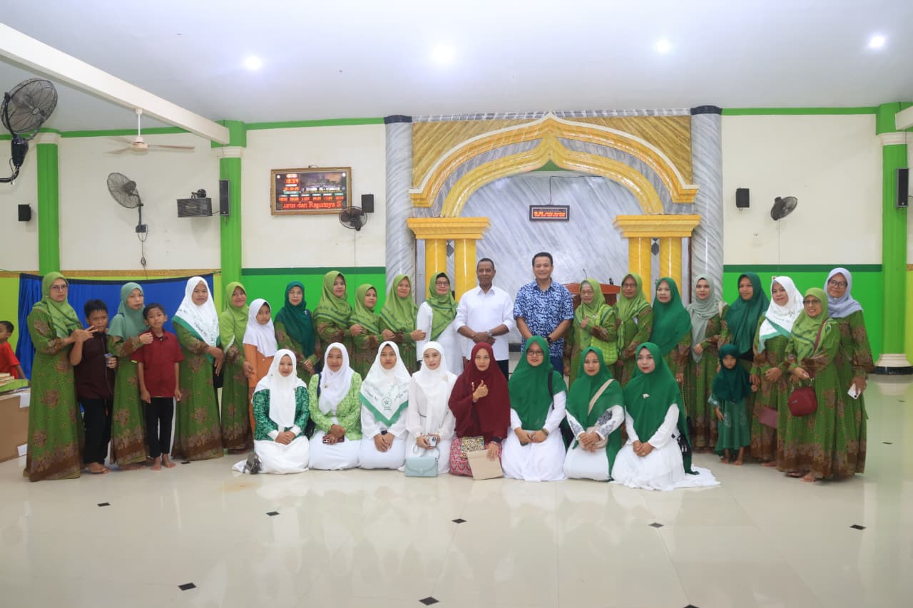 Gubernur Apolo Safanpo Serahkan Bantuan Keyboard untuk Muslimat NU Asiki - Gambar 2