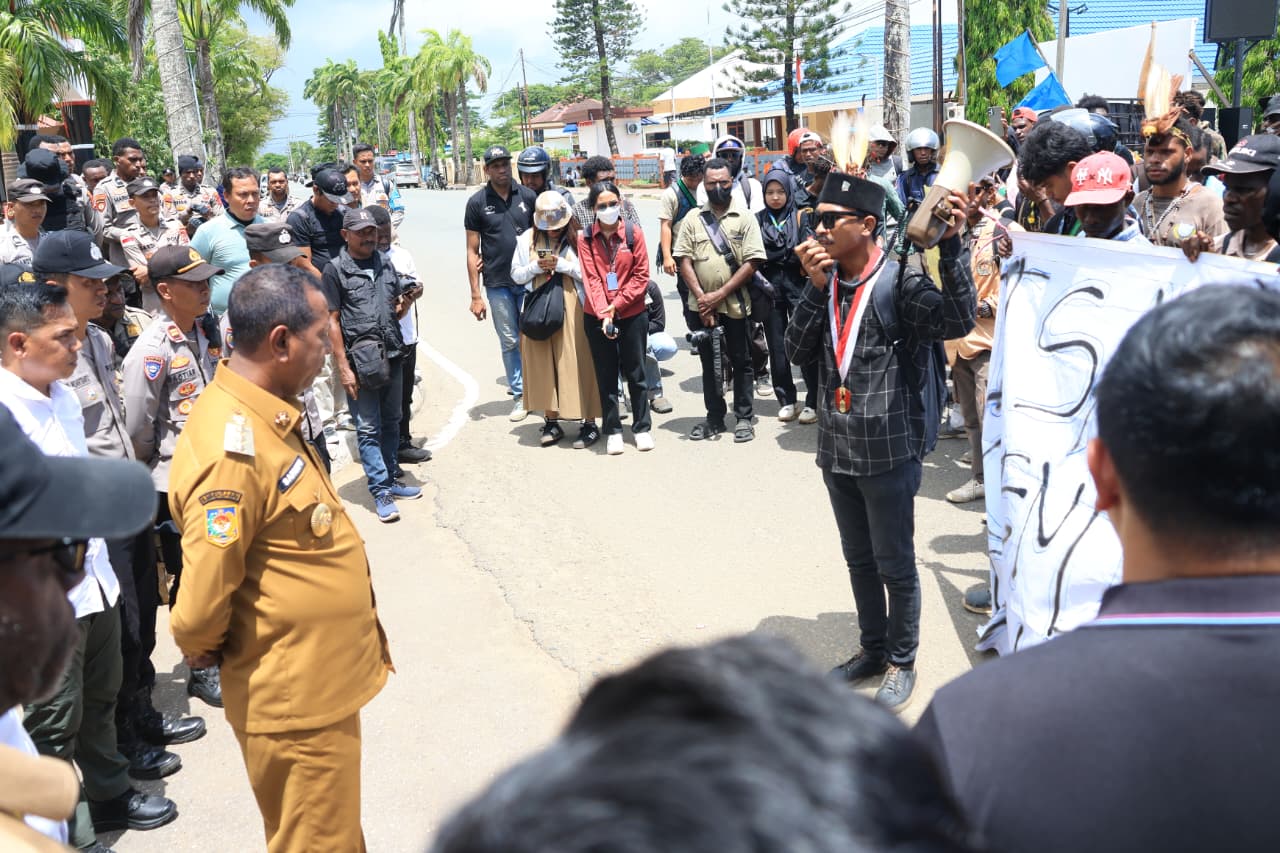 Gubernur Apolo Minta TNI/Polri Tindak Tegas Pelaku Kriminal di Papua Selatan - Gambar 2