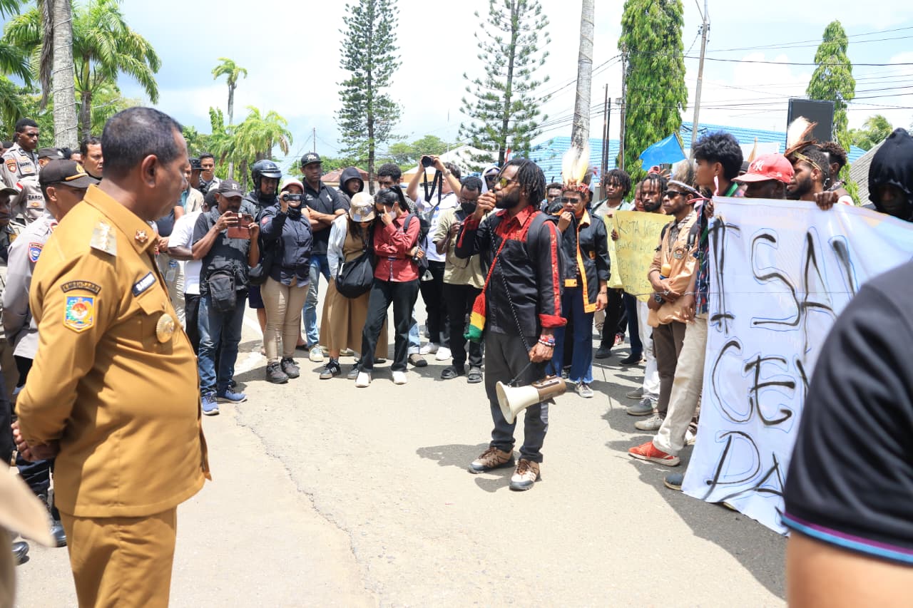 Gubernur Apolo Minta TNI/Polri Tindak Tegas Pelaku Kriminal di Papua Selatan - Gambar 5