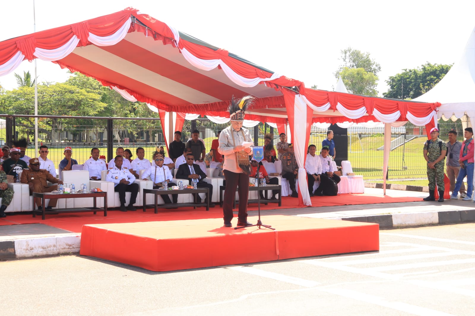 Gema Natal 2025 di Merauke: Menkopolhukam Puji Harmoni dan Solidaritas Masyarakat Papua Selatan - Gambar 4